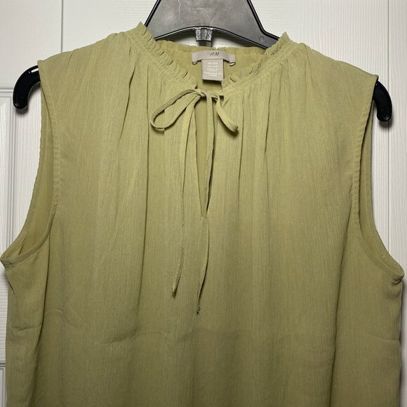 Crinkled Tie-Front Sleeveless Blouse - Picture 2 of 3